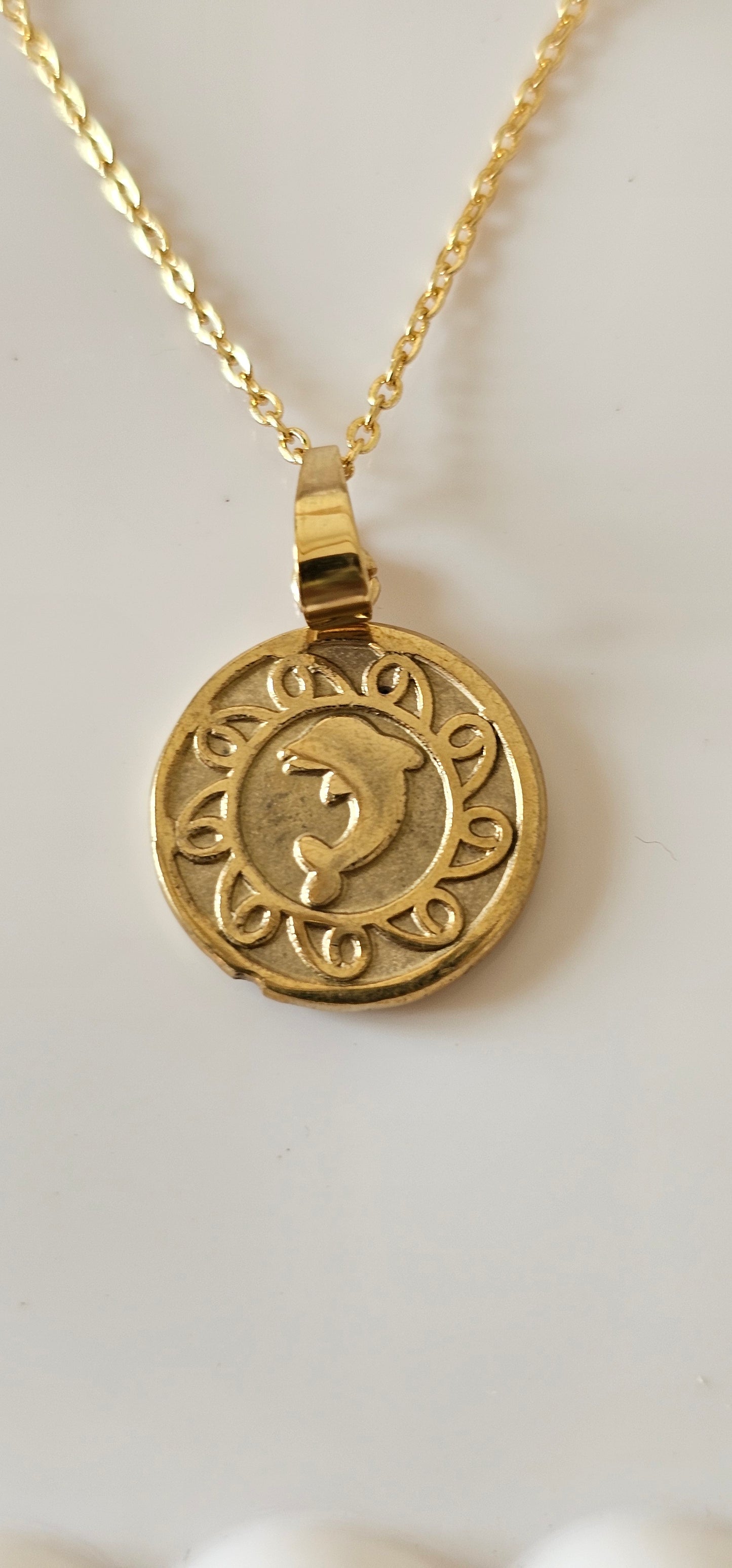 Round Pisces necklace